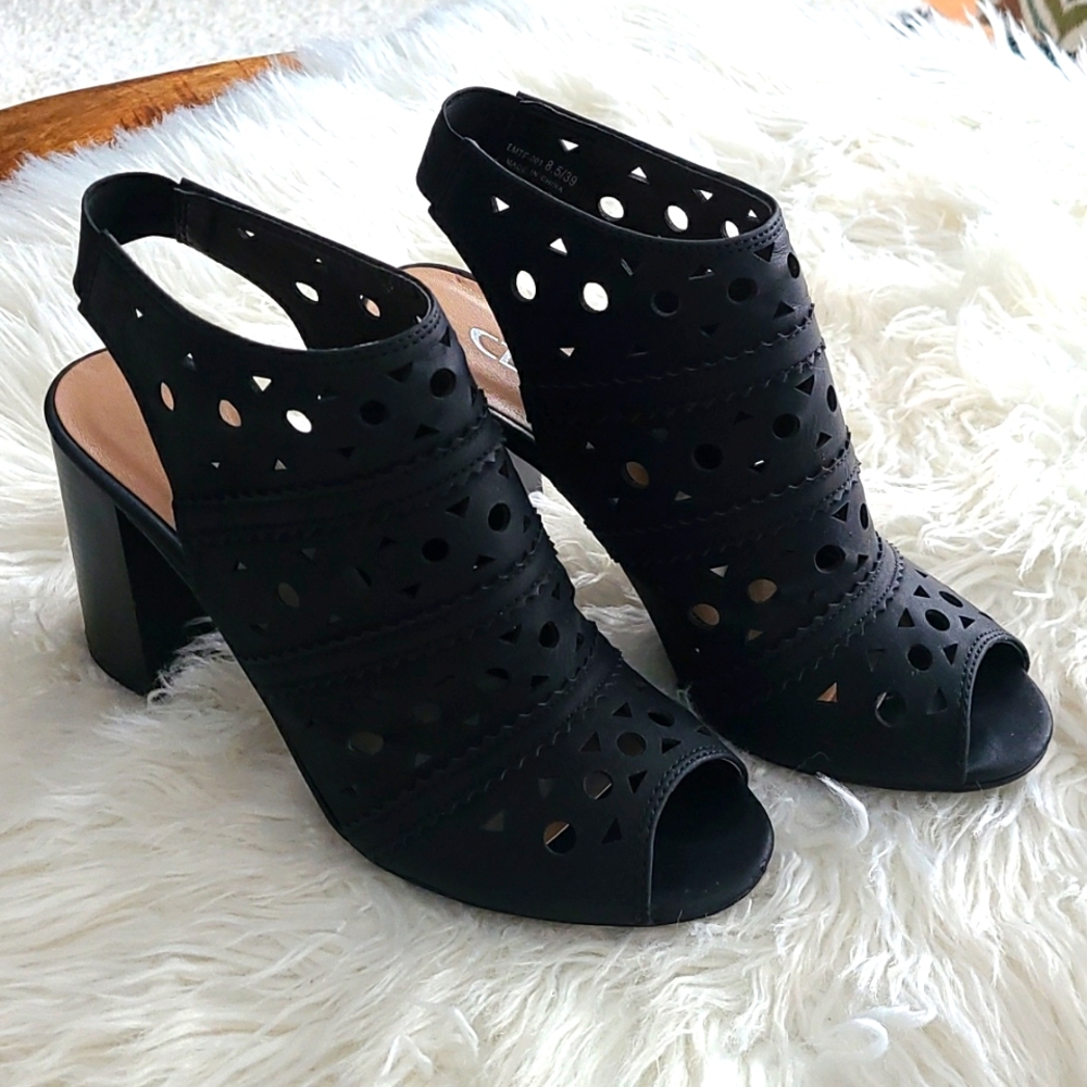 CL by Laundry Nubuck Stacked Block Heels Sandal Size 8 1/2.  Black Laser…